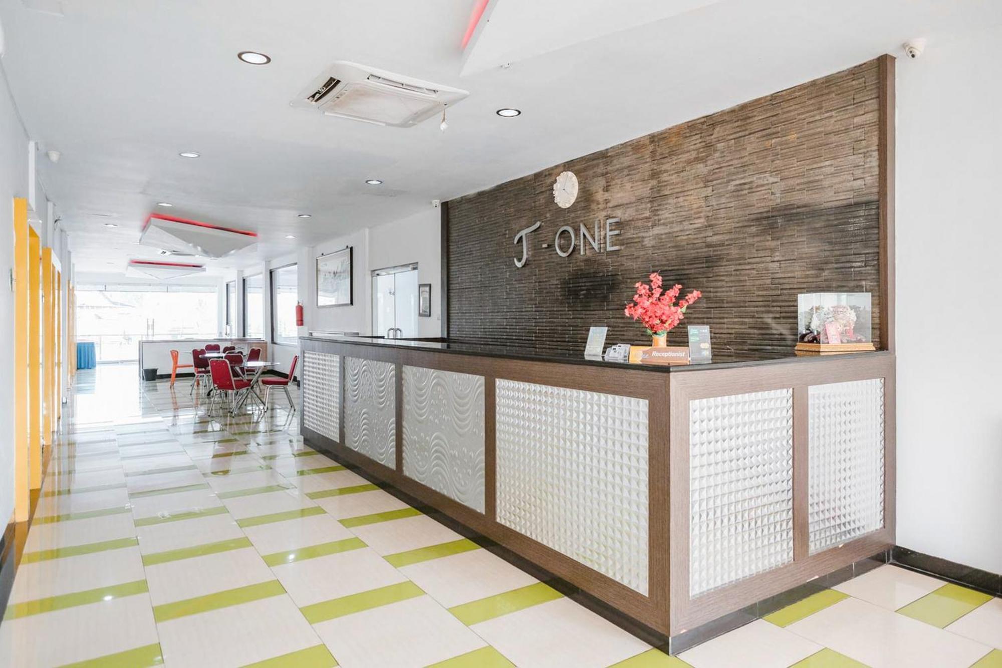 Reddoorz Premium At Hotel T-One Jambi Tanjungjohor Zewnętrze zdjęcie